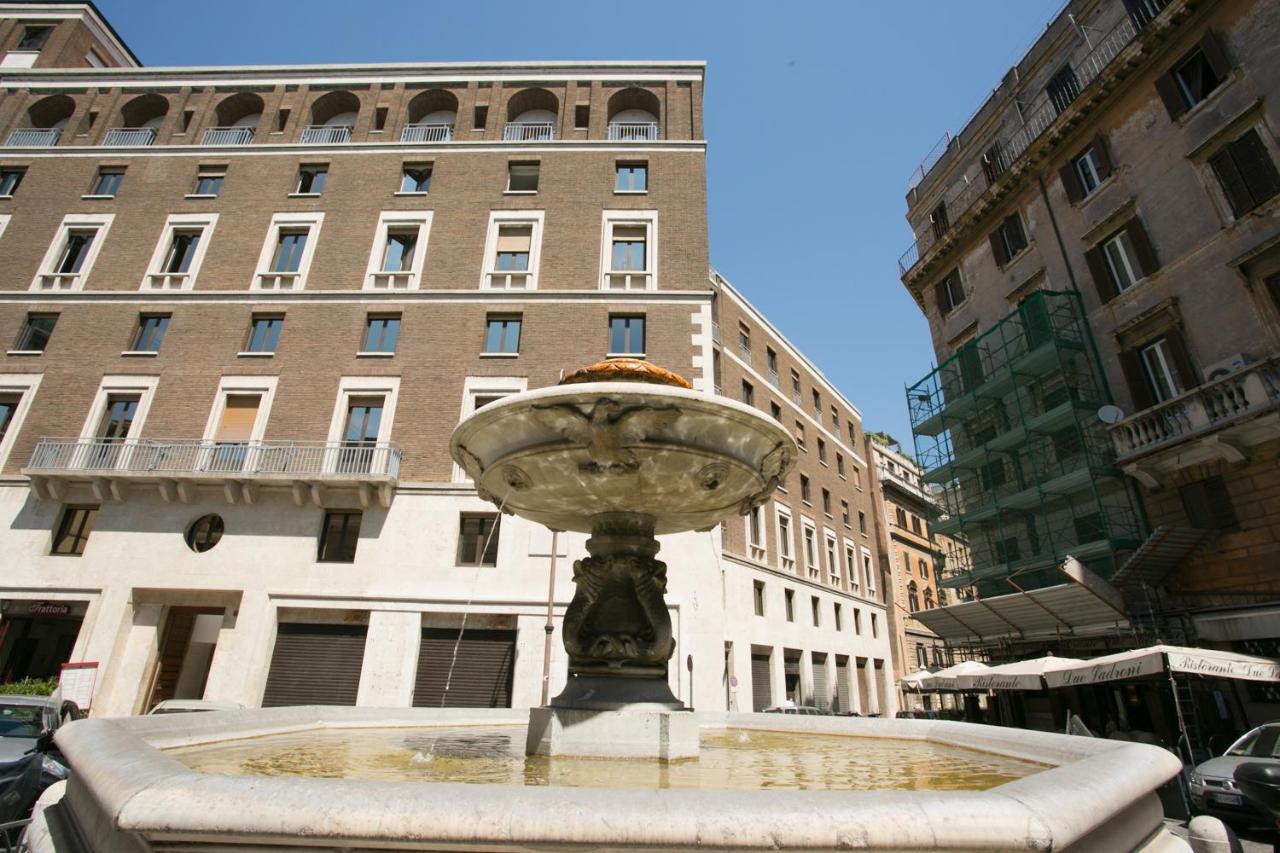 Private Room In Roma Centro Storico Екстер'єр фото